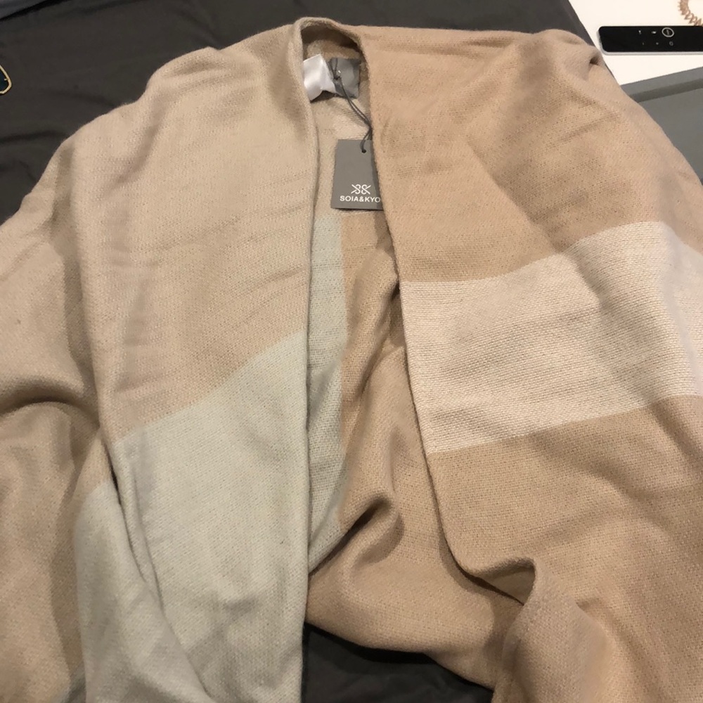 NWT Soia & Kyo Soft Poncho with Fringe